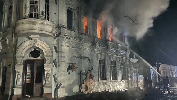 Росіяни ударили по бібліотеці на Чернігівщині: пожежа та руйнування