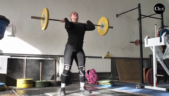 Нині дівчина тренується в Чернігові, але останнім часом живе і навчається за кордоном. Там спокійніше, нема тривог і кращі умови