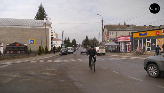 В центр громади з сіл дістатися, як взимку, так і зараз важко