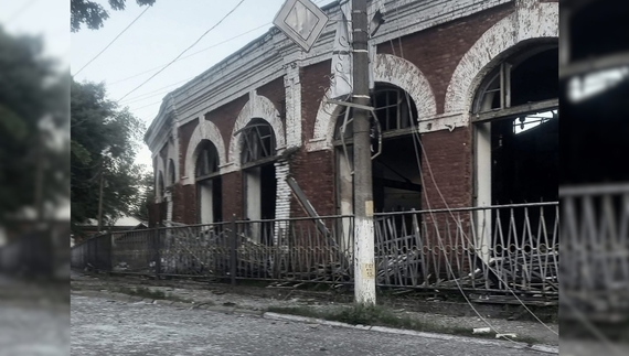 Удари по прикордонній громаді: шматки рельс впали на базарі і кладовищі