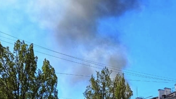Стовп диму на Черніговом після вибуху. 5 травня